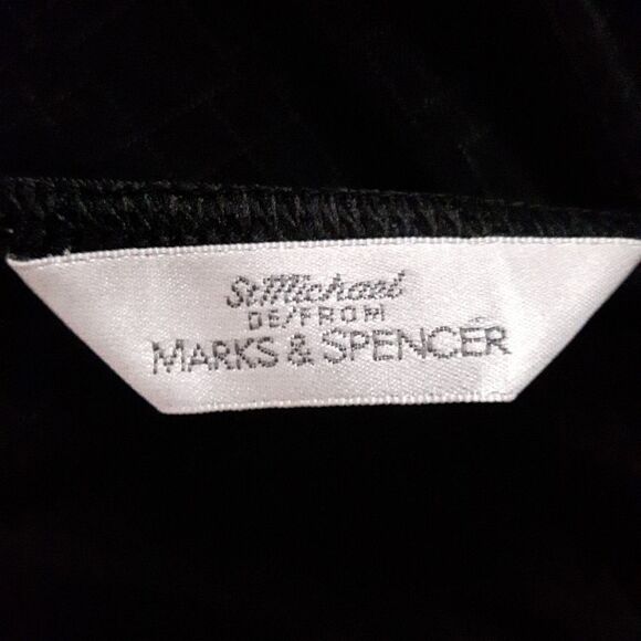 2/$35 SALE MARK & Spencer's XL Traveller knit top. Black - Picture 8 of 8